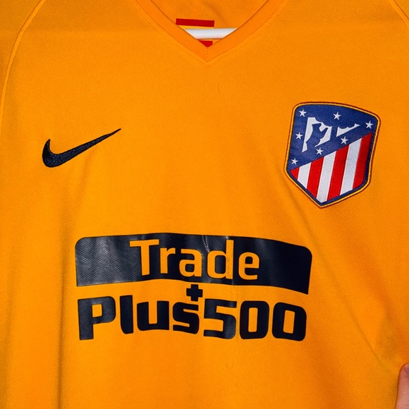 Antoine Griezmann Athletico Madrid kit - Picture 3 of 6